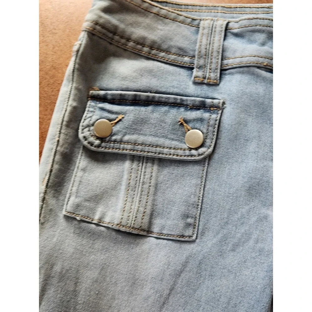 Forever‎ 21 Rewash Flare Jeans 8 Light Wash Denim Square Pockets Retro Style